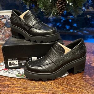 Sorel Black Joan Now City Loafers